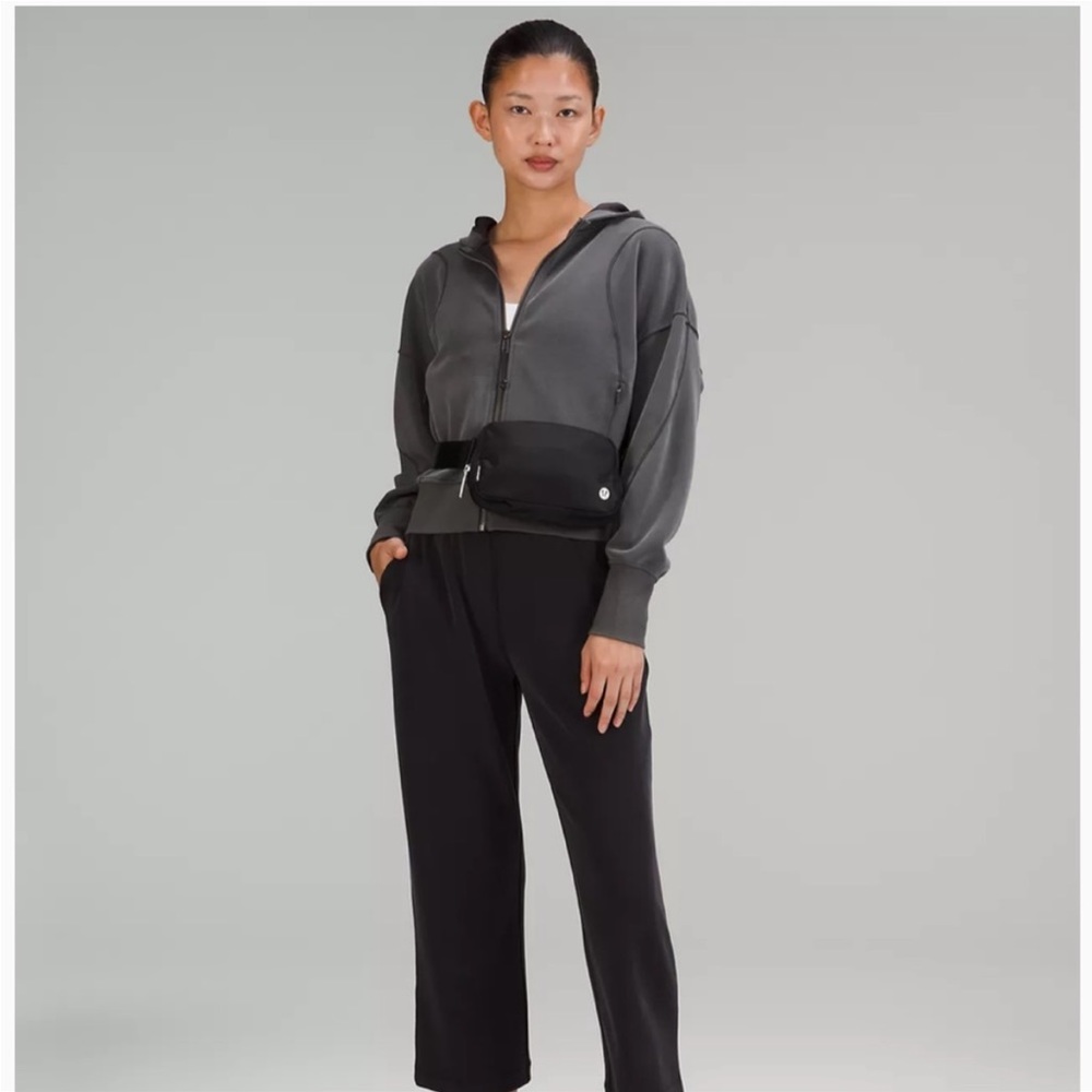 NWT- Lululemon Everywhere Belt Bag - Black- Sold out online